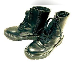 Chunky Y2K style goth witchy vibes Lace Up vegan leather Combat Boots Sz 6